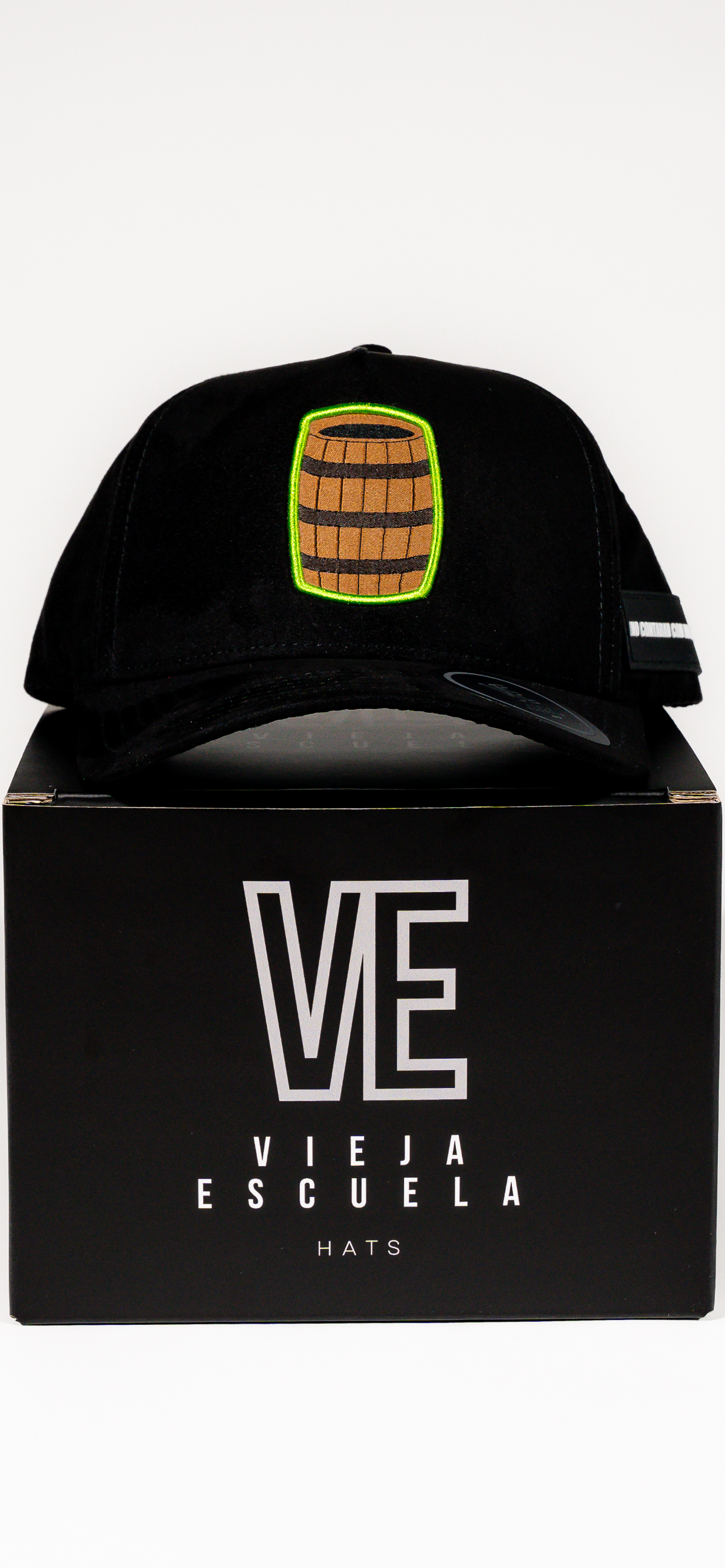 El Barril (Roberto Gómez Bolaños Inspired)